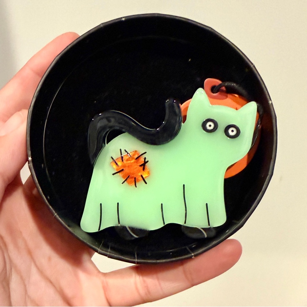 Halloween Erstwilder A Most Ghostly Kitty Brooch - Picture 3 of 8